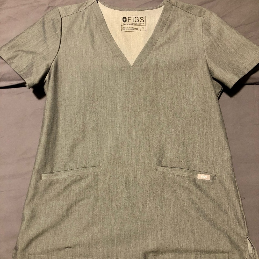 FIGS scrub set in graphite